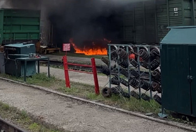 На станции под Саратовом горит вагон